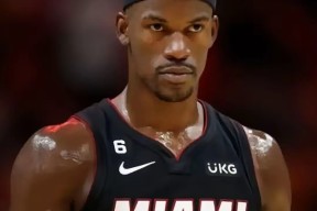 开云体育-巴特勒在SKT比赛中战术调整，夺冠引发热议！